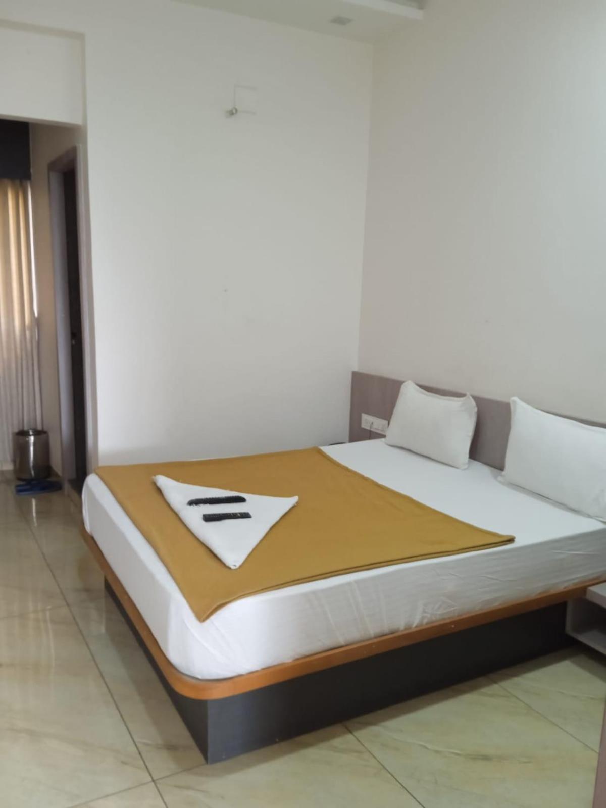 Hotel Crossview Palanpur Exterior photo
