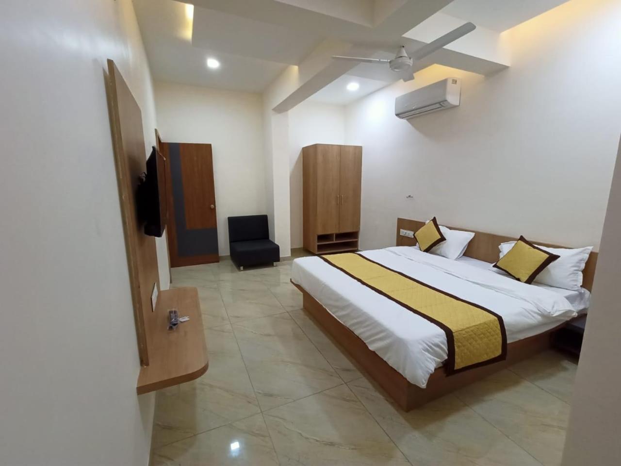 Hotel Crossview Palanpur Exterior photo
