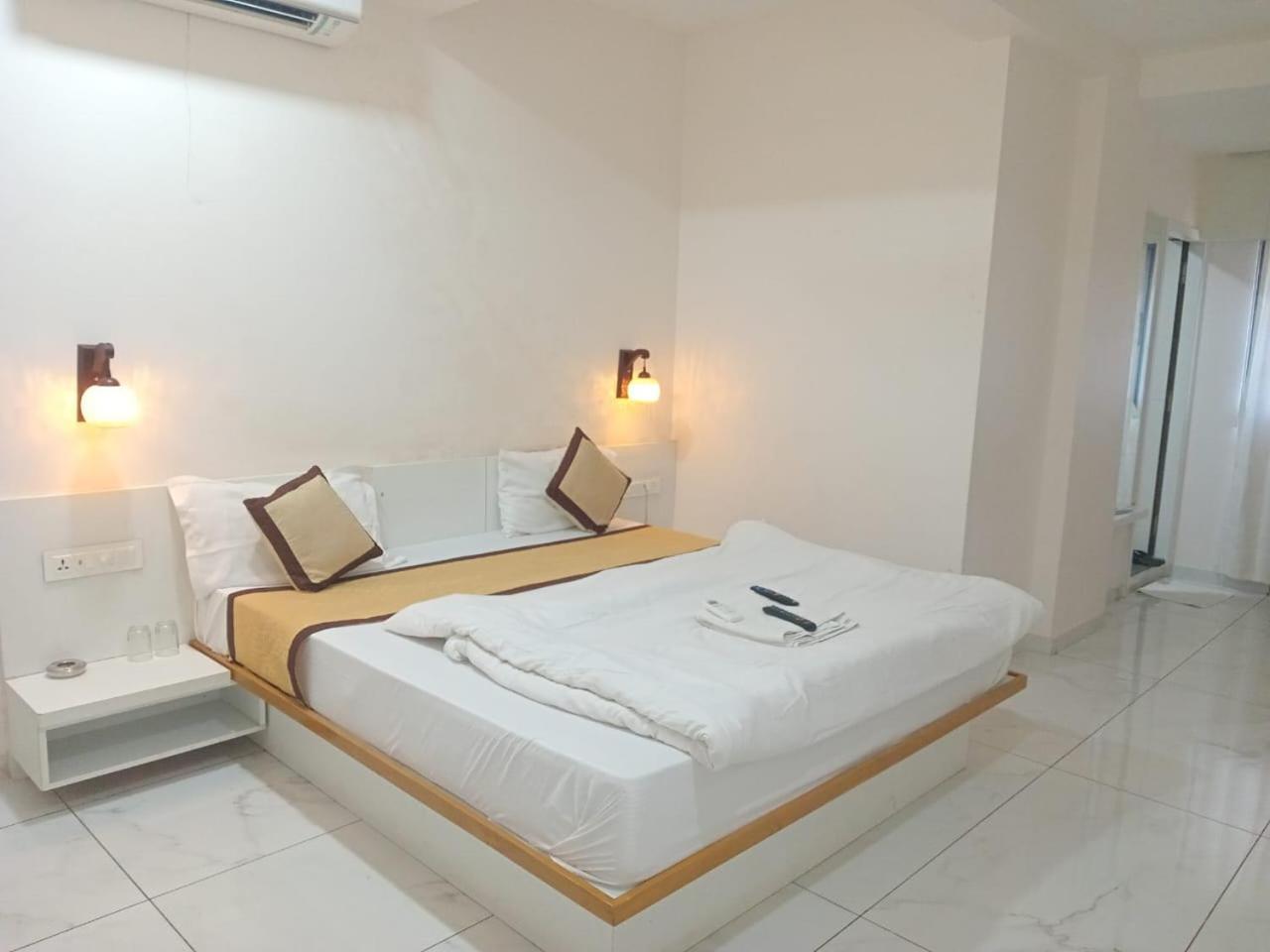 Hotel Crossview Palanpur Exterior photo