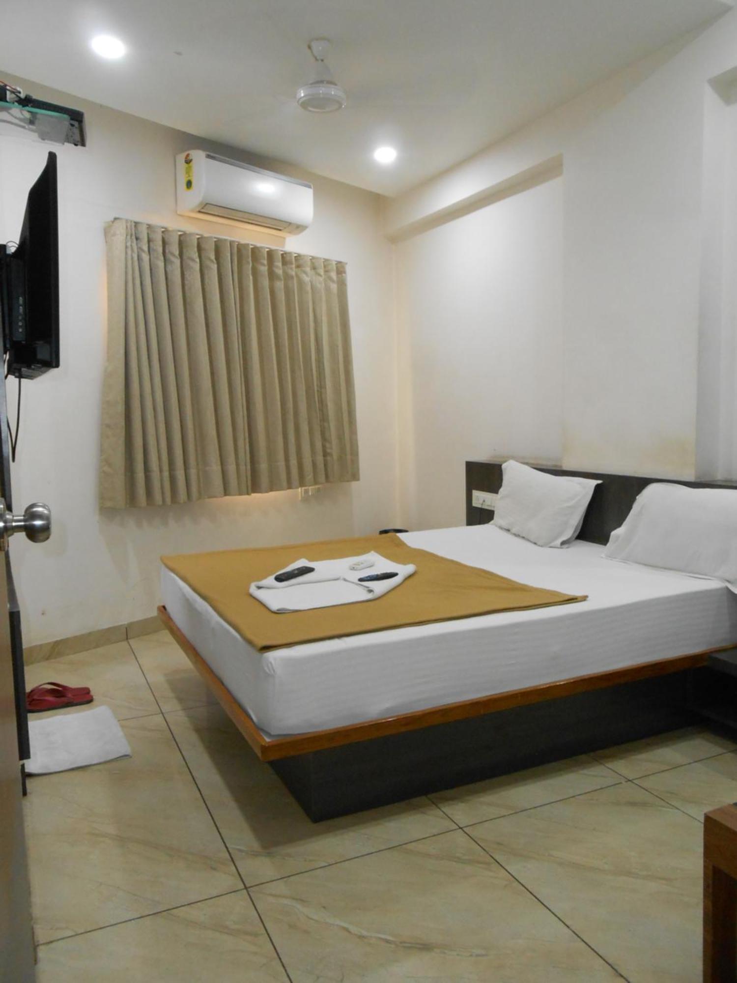 Hotel Crossview Palanpur Exterior photo