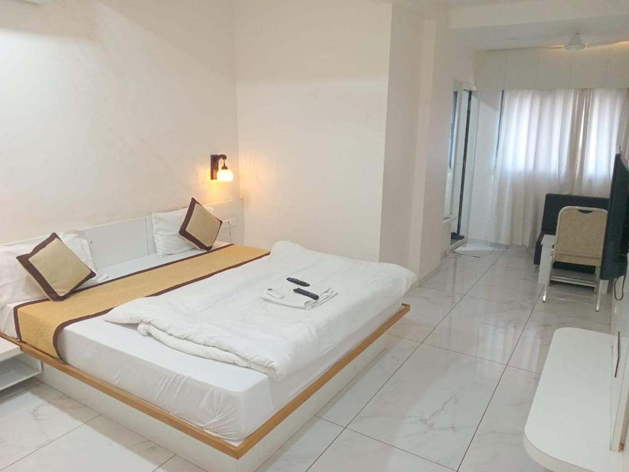 Hotel Crossview Palanpur Exterior photo