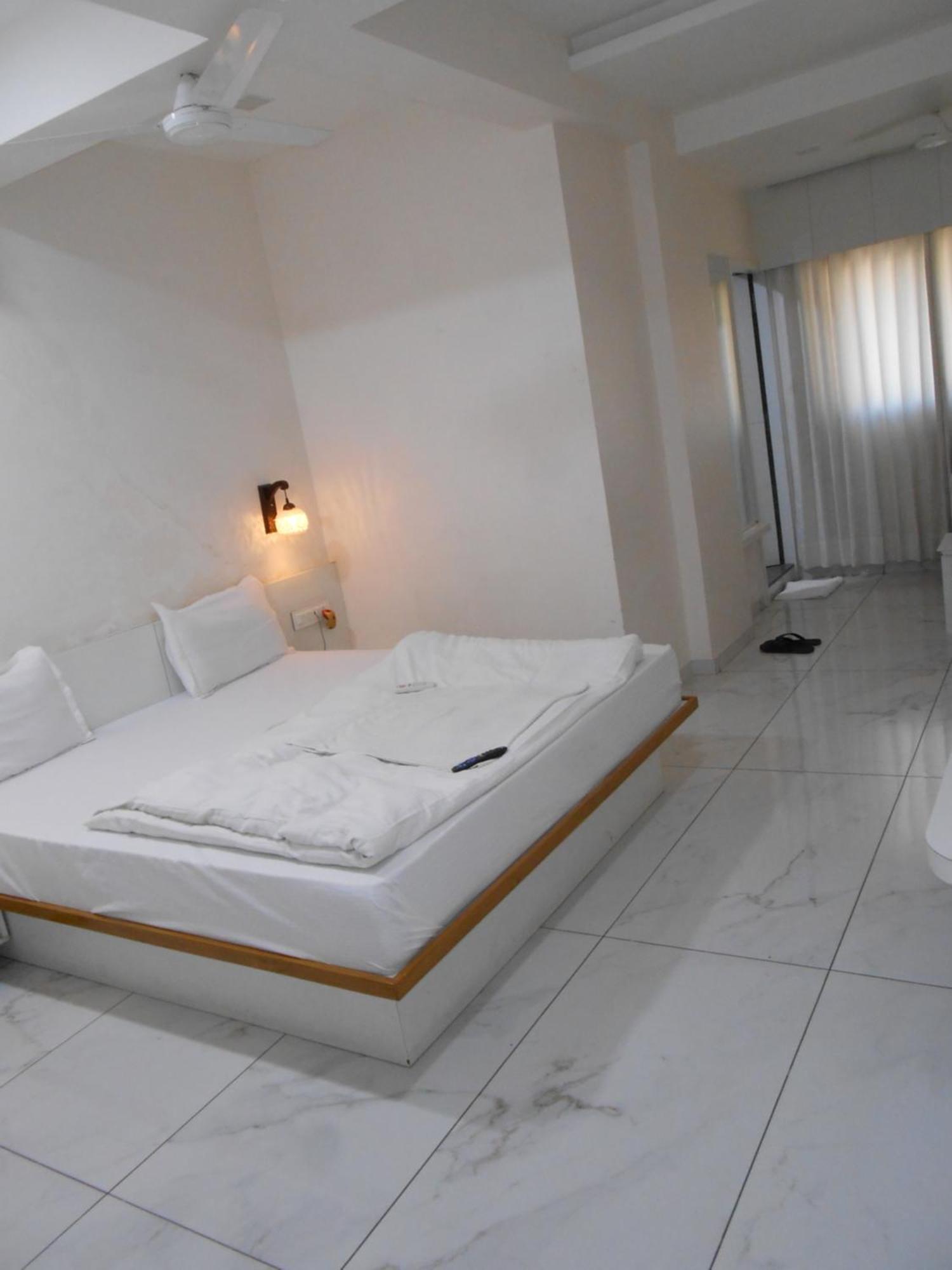 Hotel Crossview Palanpur Exterior photo