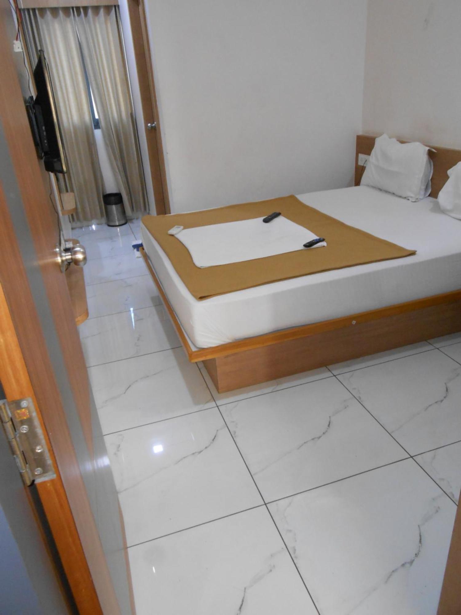 Hotel Crossview Palanpur Exterior photo
