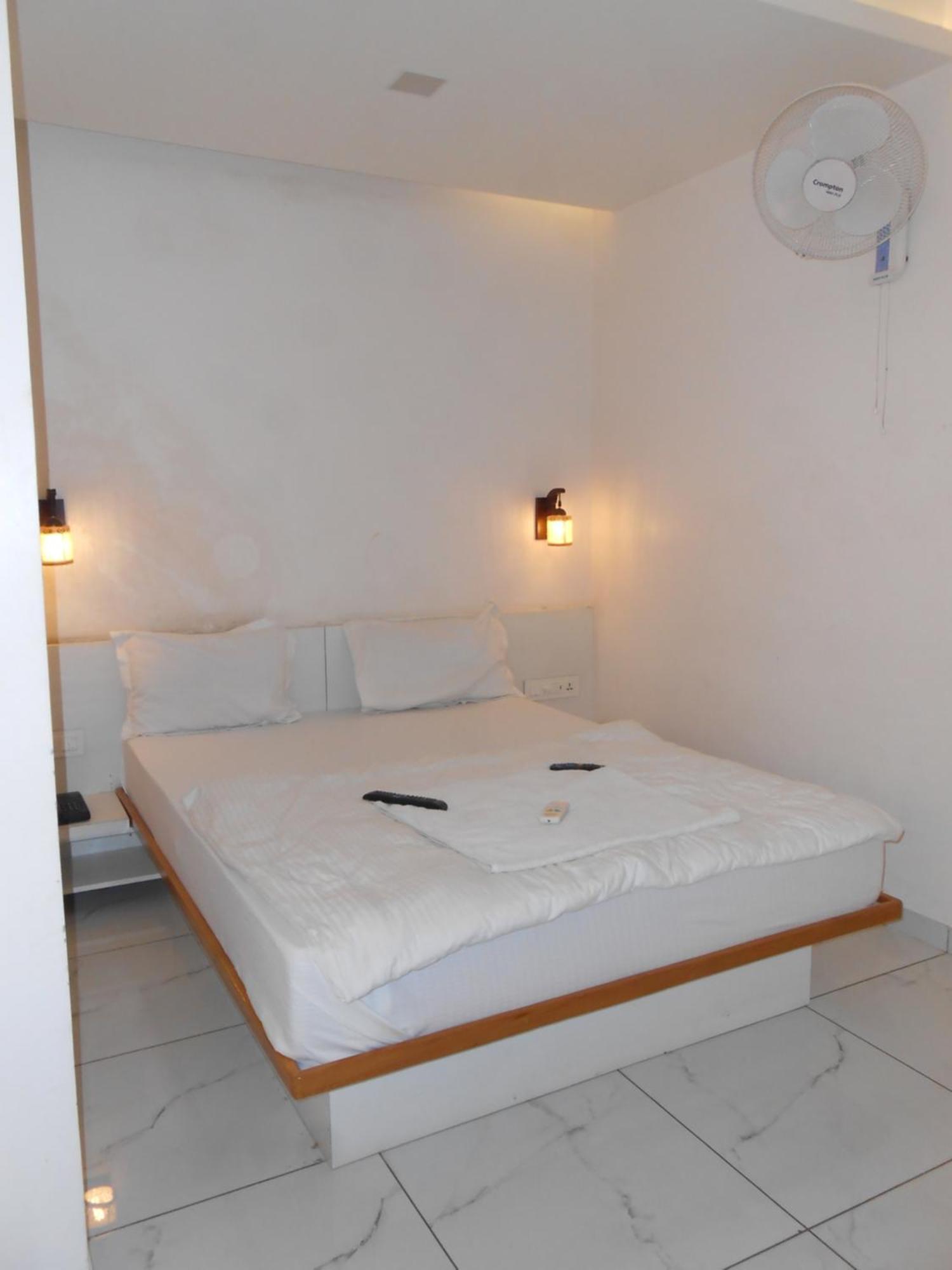 Hotel Crossview Palanpur Exterior photo